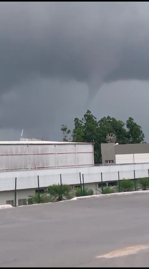 ‘Nuvem funil' é registrada no céu de Guarabira, na Paraíba; veja imagens