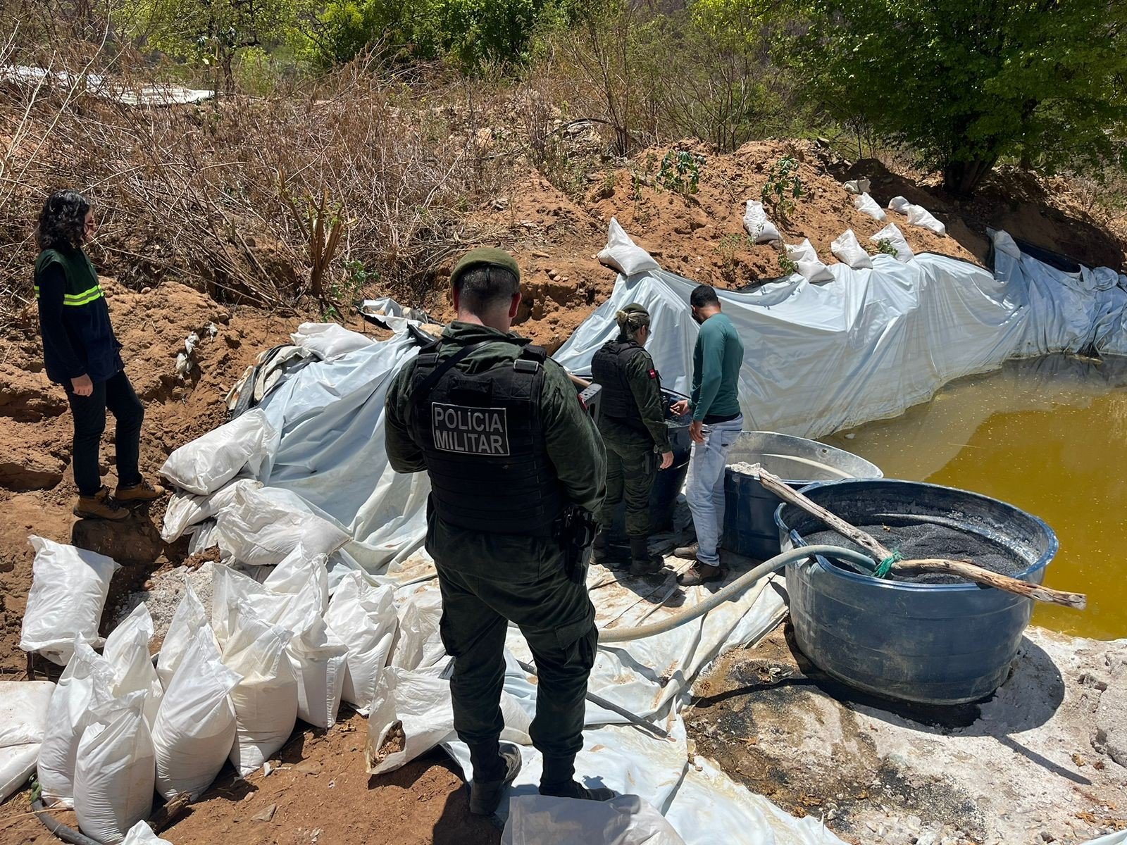 Garimpo ilegal de ouro que despejava resíduos tóxicos em rio é alvo de operação no Sertão da PB