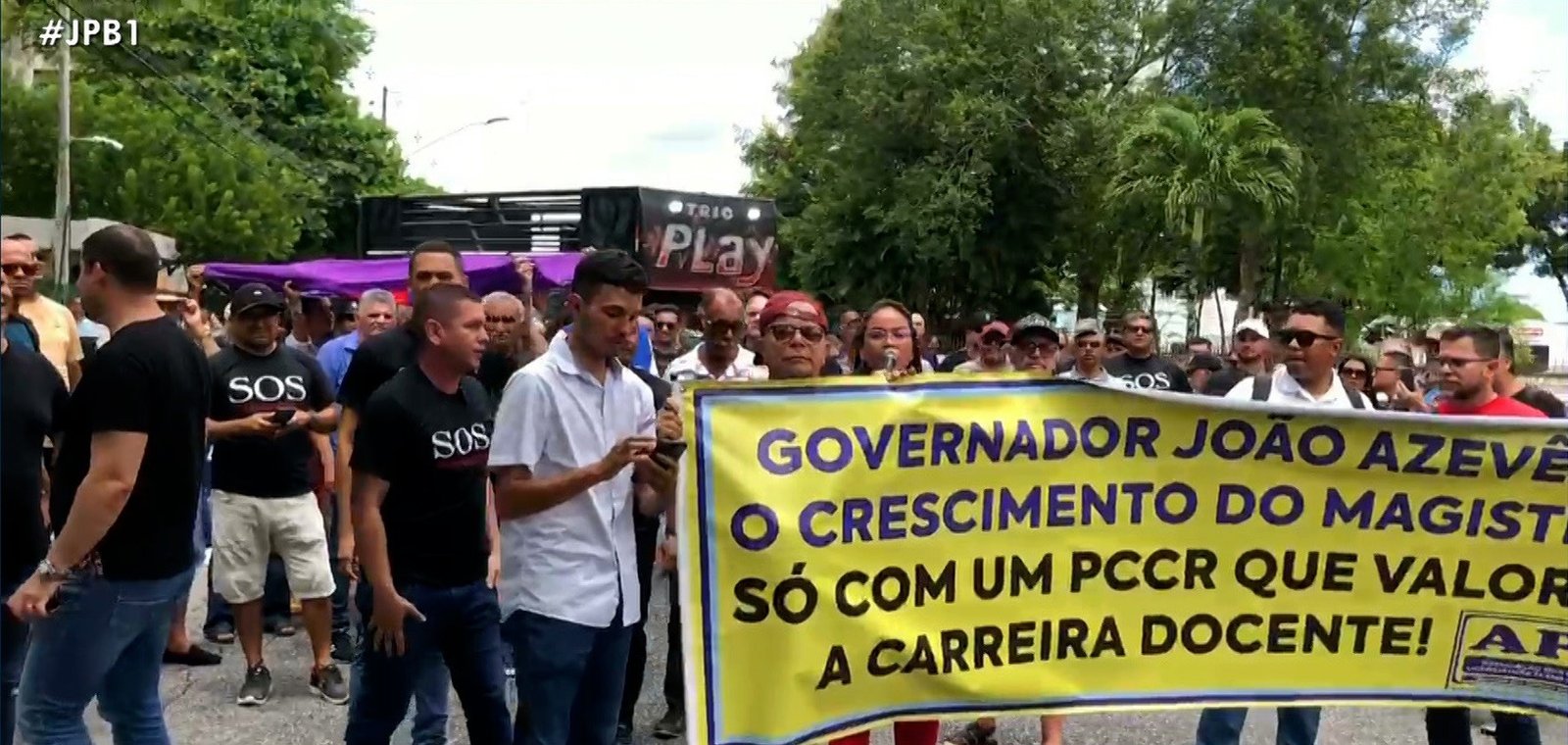 Servidores protestam contra reajuste de 5% anunciado pelo governo da Paraíba