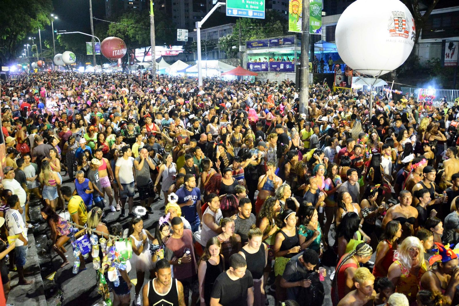 Bloco Virgens de Tambaú anima as prévias carnavalescas de João Pessoa neste domingo