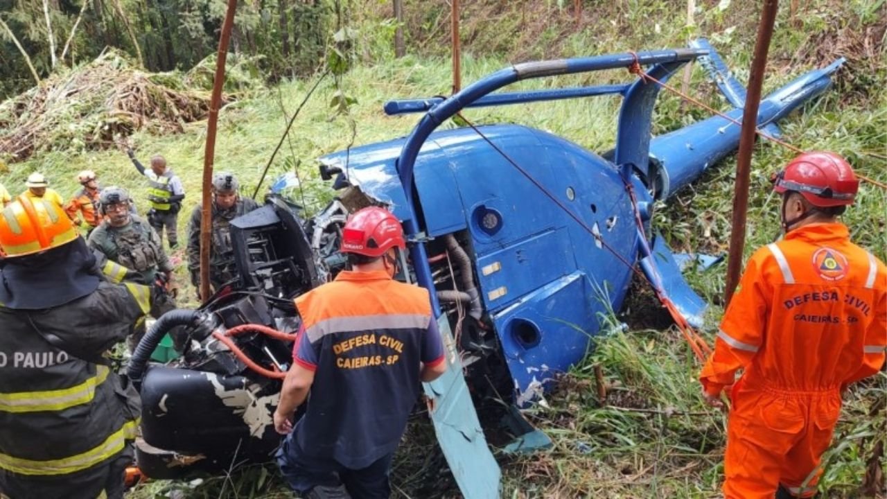 helicóptero cai na cidade de Caieiras