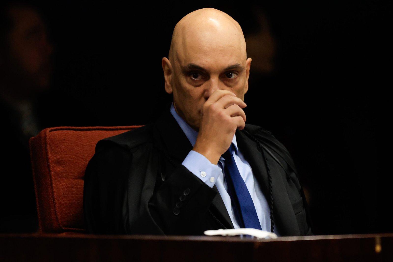 Moraes determina identificação de perfis que ameaçaram Dino