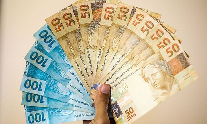 Salário Mínimo 2026 Pode Chegar a R$ 1.700: Veja as Mudanças 3 DINHEIRO SALARIO - Correio Paraibano - Salário Mínimo 2026 Pode Chegar a R$ 1.700: Veja as Mudanças