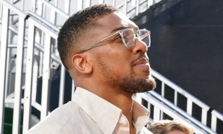 Anthony Joshua est&aacute; est&aacute;vel ap&oacute;s acidente fatal na Nig&eacute;ria que matou dois amigos. Saiba detalhes do caso.