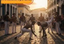 Capoeira movimentos sendo executados em uma roda de capoeira ao ar livre ao pôr do sol