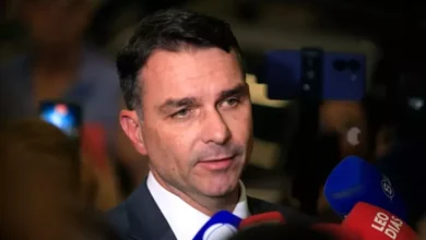 Ex-presidente escreve carta da pris&atilde;o indicando filho como pr&eacute;-candidato. Entenda a decis&atilde;o pol&iacute;tica de Bolsonaro para 2026.