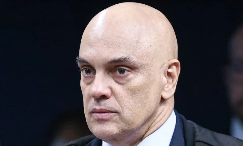 Ministro do STF Alexandre de Moraes teria telefonado seis vezes para Gabriel Gal&iacute;polo sobre opera&ccedil;&atilde;o envolvendo Banco Master e BRB.