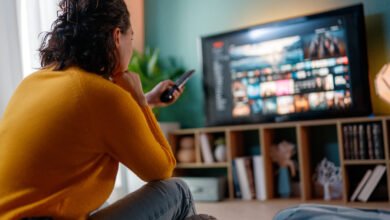 Você não parou de gostar de séries. Seu cérebro só foi treinado para não aguentar mais pensar. 7 Netflix emburrecimento dos roteiros na era da dopamina e da rolagem infinita