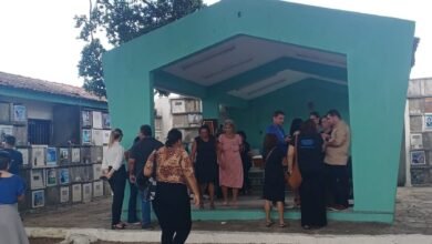 Corpo do homem morto por leoa após invadir recinto em zoológico de João Pessoa é sepultado 5 sepultamento vaqueirinho - Correio Paraibano - Corpo do homem morto por leoa após invadir recinto em zoológico de João Pessoa é sepultado