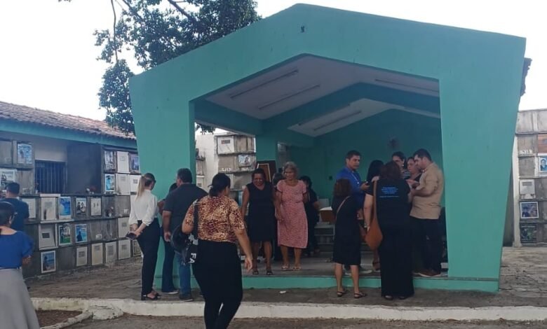 sepultamento vaqueirinho - Correio Paraibano - Corpo do homem morto por leoa após invadir recinto em zoológico de João Pessoa é sepultado