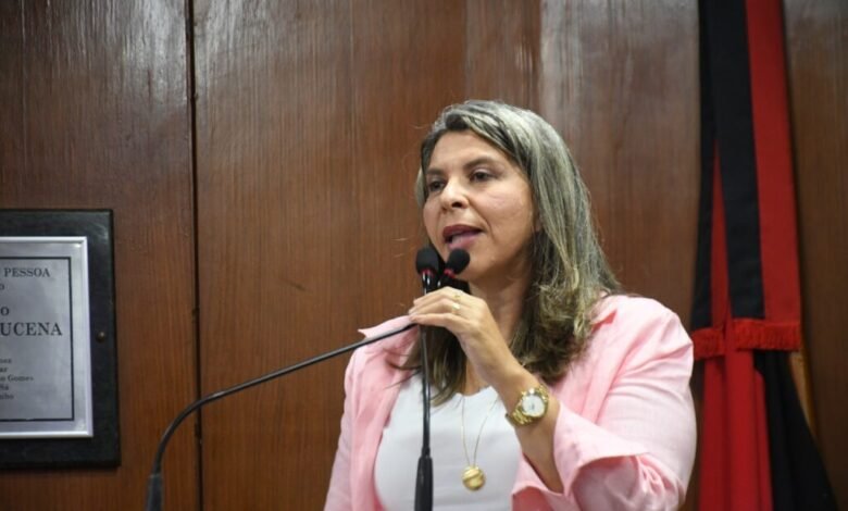 C&acirc;mara de Jo&atilde;o Pessoa aprova PL de Eliza Virg&iacute;nia que pro&iacute;be mulheres trans em competi&ccedil;&otilde;es esportivas femininas municipais.
